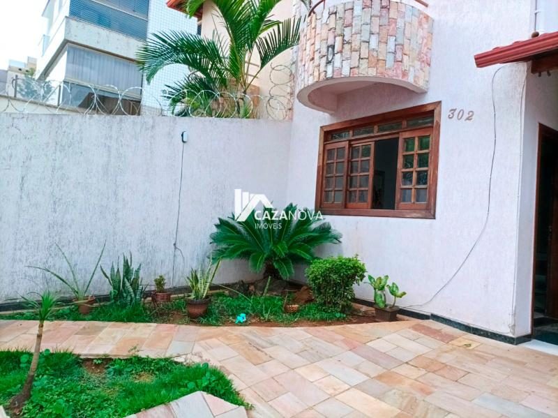 Casa de 03 quartos com suíte e dois níveis no bairro Castelo