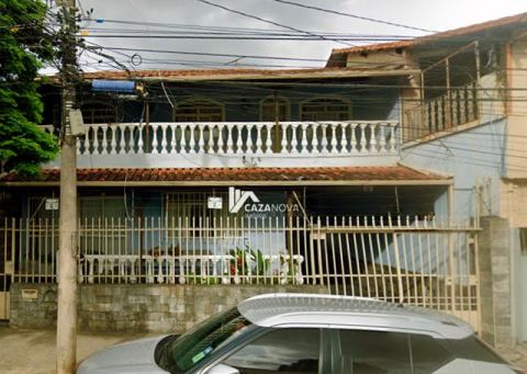Casa com 05 quartos em ponto estratégico no bairro Caiçara.
