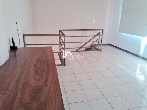 Cobertura de 03 quartos e 02 vagas no Caiçara